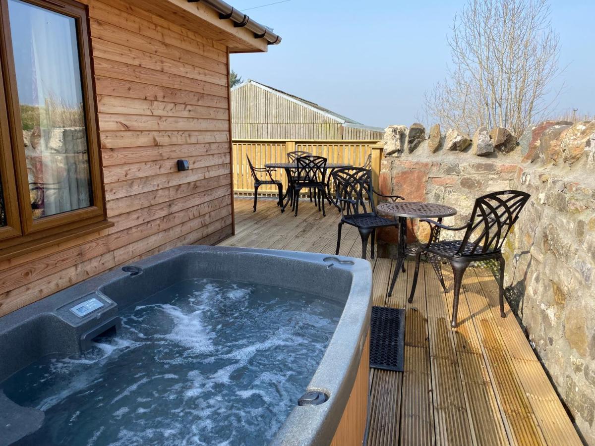 Partridge Lodge With Hot Tub Forgandenny Bagian luar foto