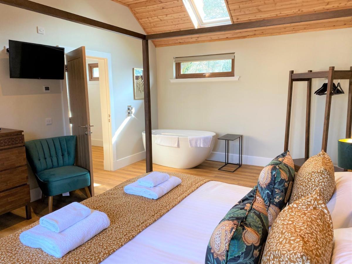 Partridge Lodge With Hot Tub Forgandenny Bagian luar foto