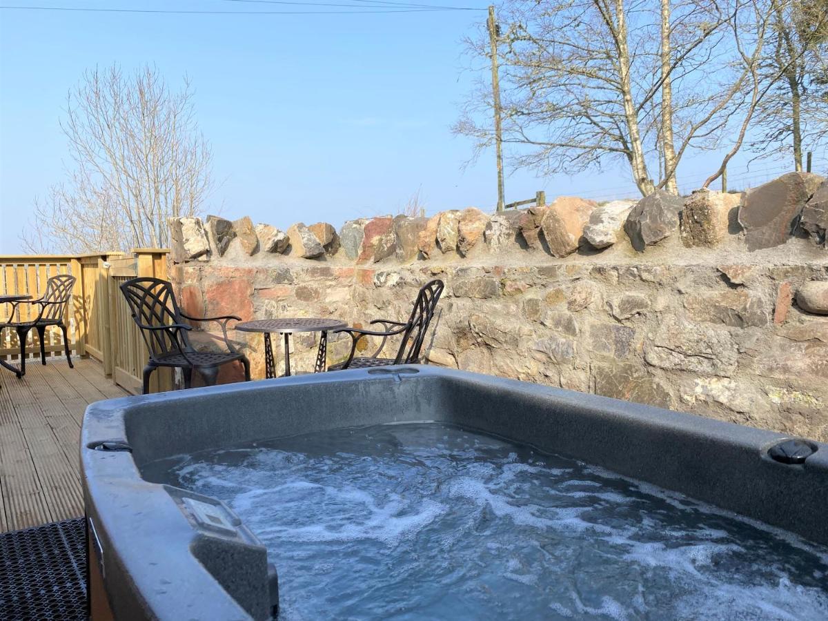 Partridge Lodge With Hot Tub Forgandenny Bagian luar foto