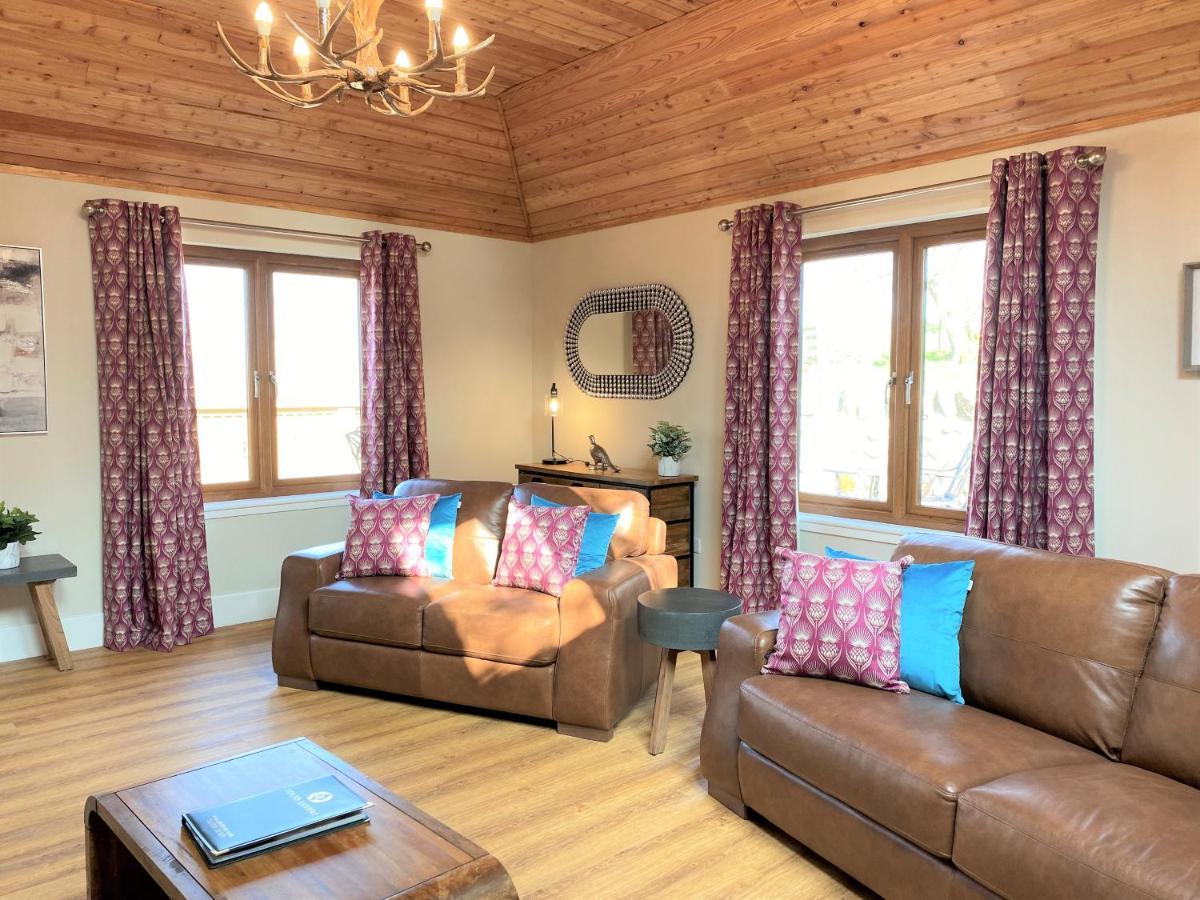 Partridge Lodge With Hot Tub Forgandenny Bagian luar foto